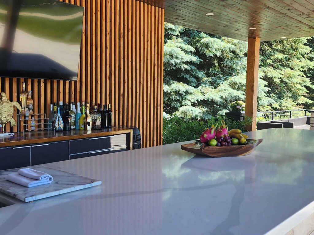 custom outdoor kitchen