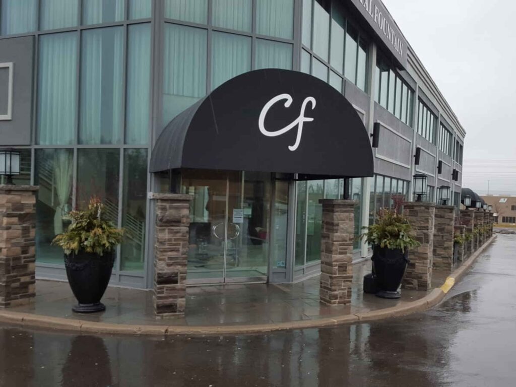 Pillars in front of commercial building to hold up awning