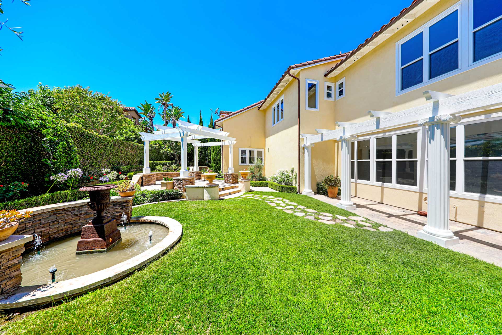 backyard Landscape-maintenancw