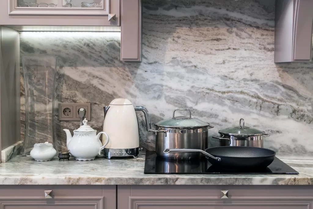 backsplash also with marble in kitchen