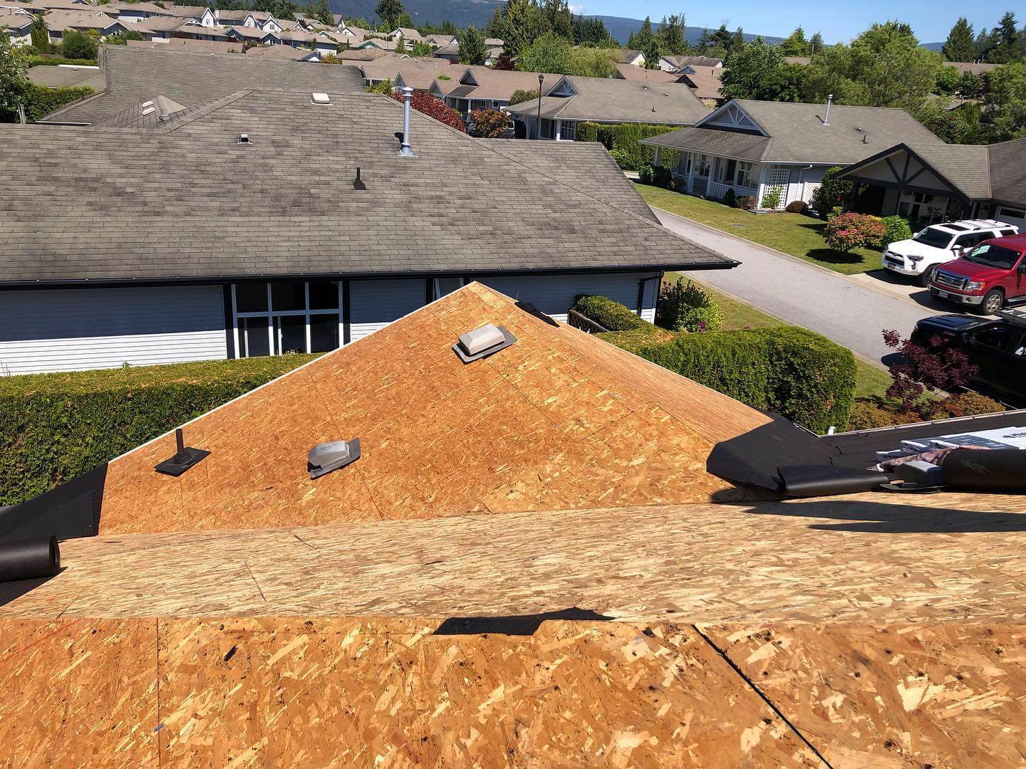 Undercover Roofing logo