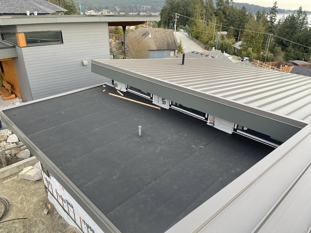 Undercover Roofing logo